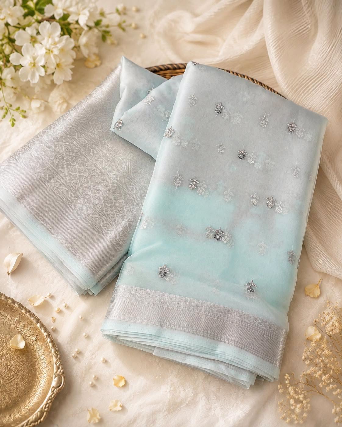 Kanchi Organza এম্ব্রয়ডারি সিলভার মোটিফ ও জমকালো বর্ডার
