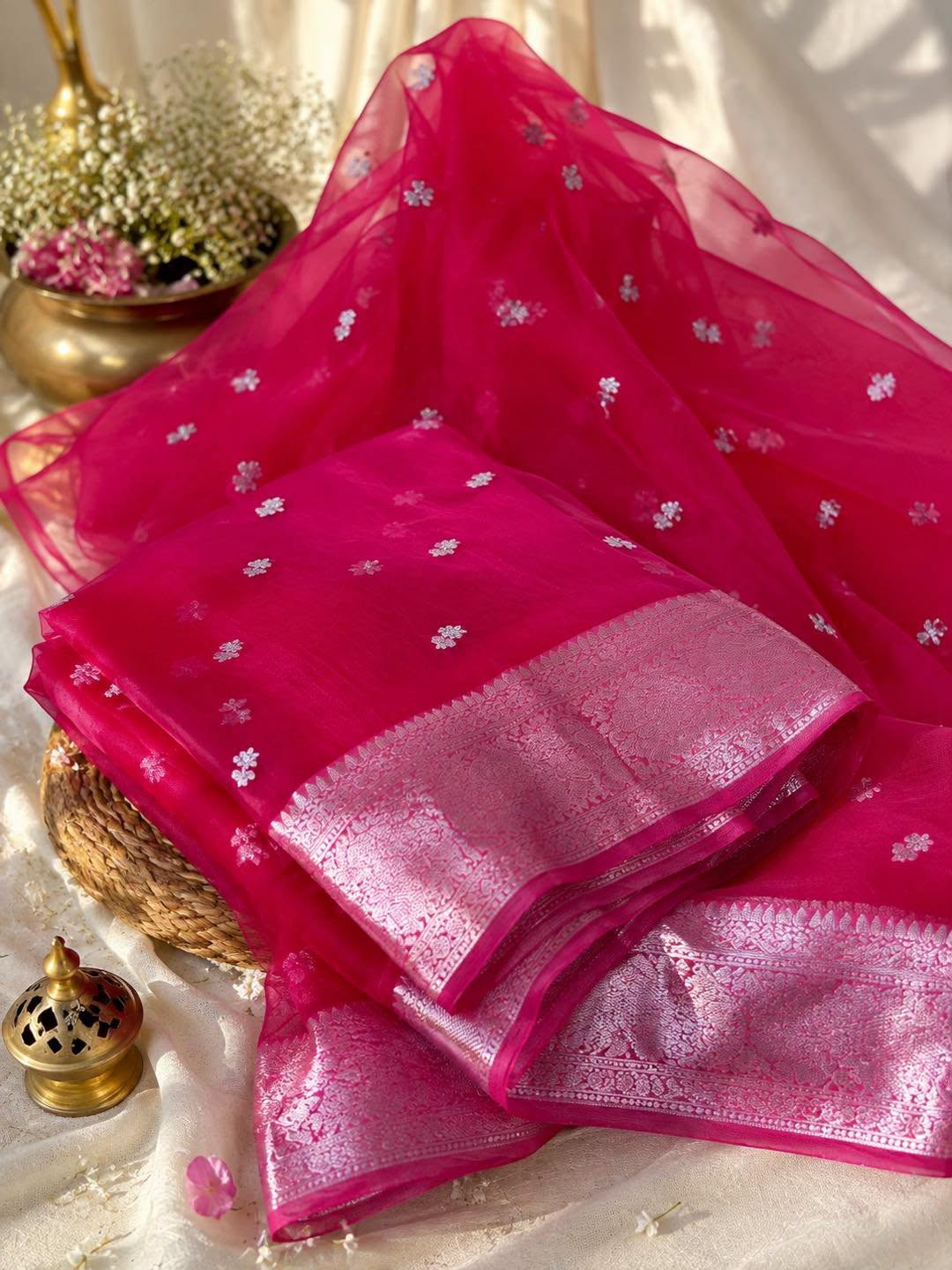 Kanchi Organza এম্ব্রয়ডারি সিলভার মোটিফ ও জমকালো বর্ডার
