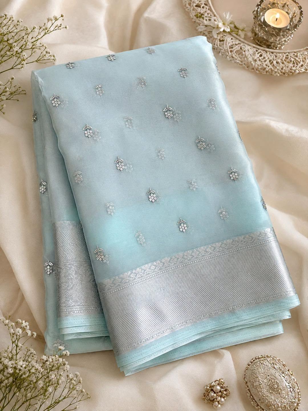 Kanchi Organza এম্ব্রয়ডারি সিলভার মোটিফ ও জমকালো বর্ডার
